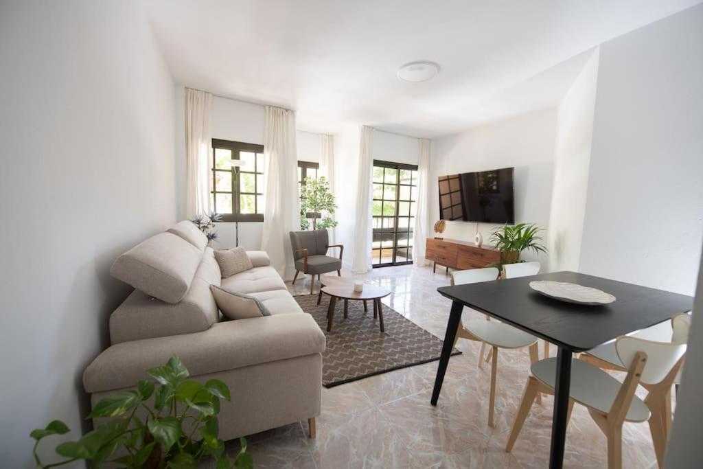 Comfortable Centric Apartment Steps From The Beach غران تاراغال المظهر الخارجي الصورة